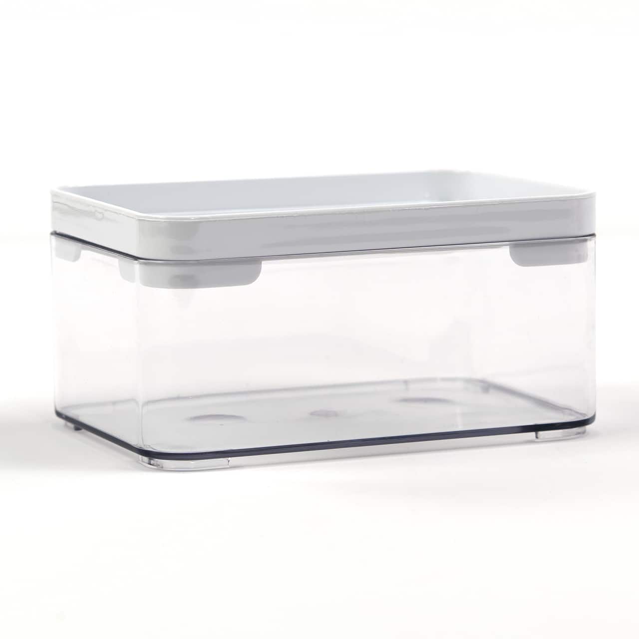 Petite boîte de rangement en plastique transparent avec couvercle blanc d’Everything Mary